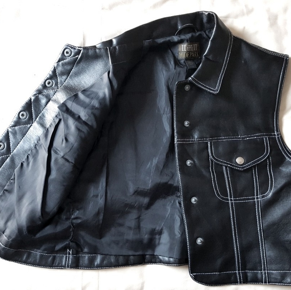 Vintage Black vegan leather vest - Picture 2 of 4